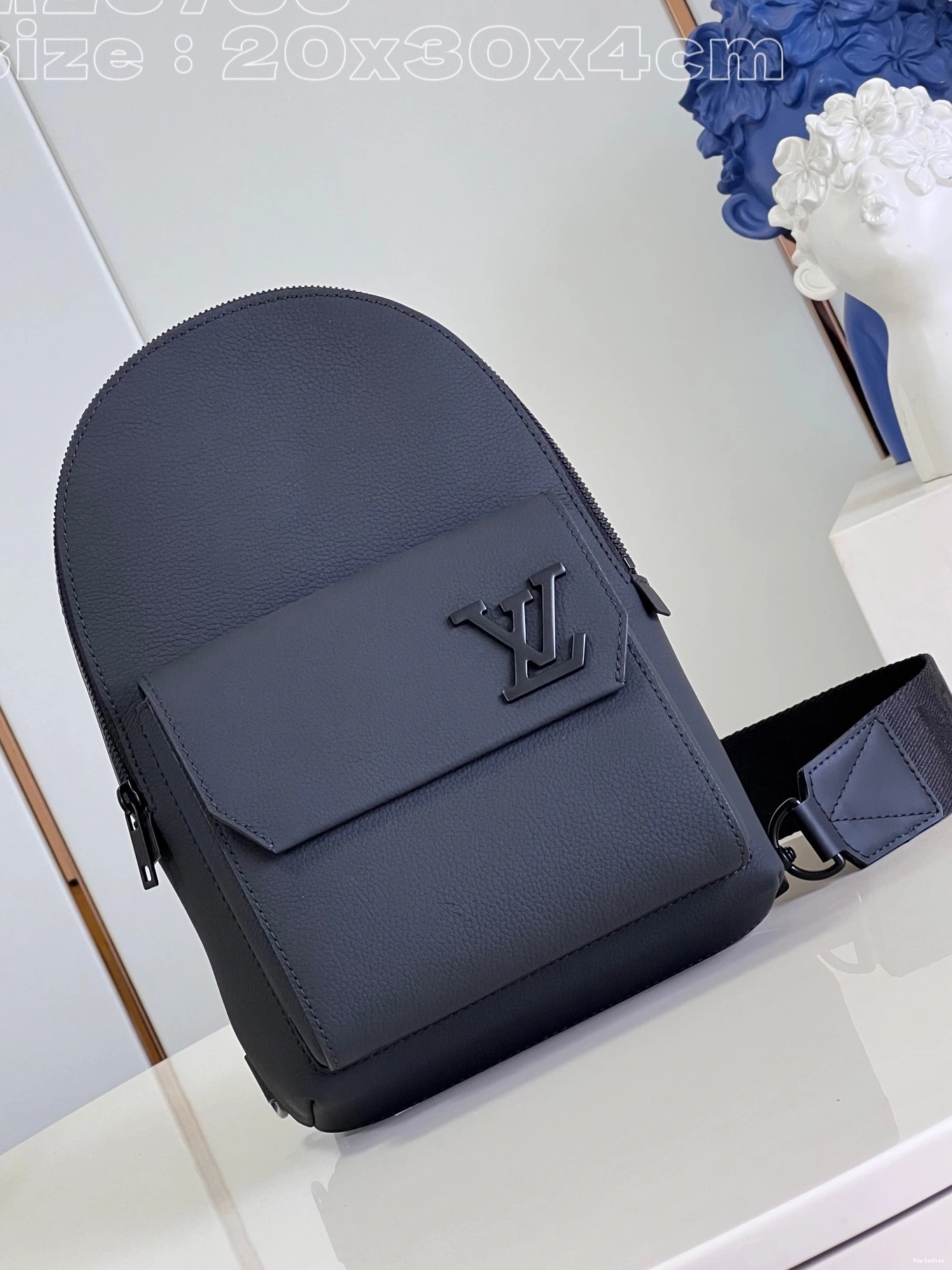 Cheap VUITTON Pilot LOUIS Slingbag 0726